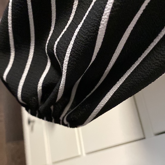 Off the shoulder cinched neckline and waist blouse - Picture 4 of 4